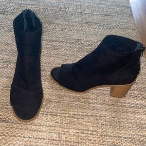 Peep toe black booties!